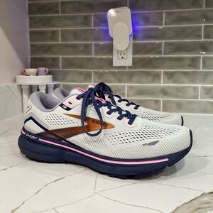 Brooks Ghost 15 Running Shoes. Women’s Size 10 Color Gray